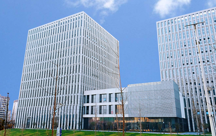 济南赢泰园林景观工程有限公司庭院造景设计施工与苗木养护要点解析